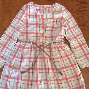 Carter’s brand dress size 5T. Used in great condition.